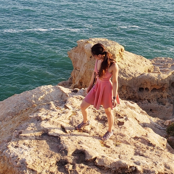 Meet your Posher, Natalie - Picture 2 of 2